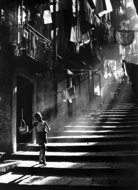 Napoli © Piergiorgio Branzi Piergiorgio Branzi, Vintage Foto's, Light Rays, Foto Art, White Picture, Jolie Photo, Black White Photos, Street Photo, Bw Photo