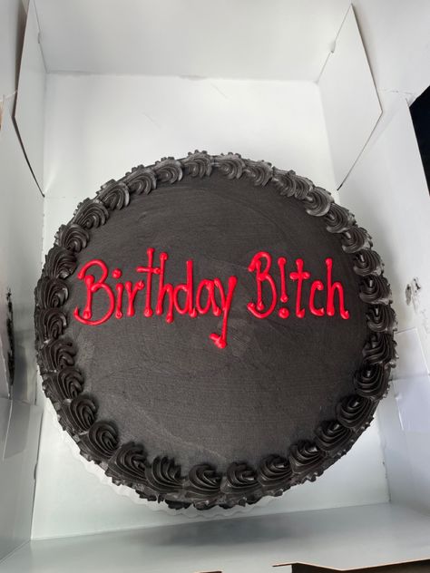 Red Velvet Cake With Black Frosting, Bday Cake 20 Years, Red And Black Aesthetic Birthday, 15th Birthday Cakes Aesthetic, Red And Black 18th Birthday Party, Birthday Cake Grunge, 18th Birthday Party Ideas Red, Red And Black Birthday Outfit, All Black Cake Birthday