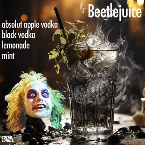 Bartender Drinks Recipes, Apple Vodka, Spicy Drinks, Halloween Drinks Alcohol, Bartender Drinks, Alcholic Drinks, Cocktail Drinks Alcoholic, Cocktail Ideas, Yummy Alcoholic Drinks