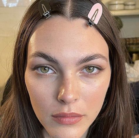 Natural Summer Makeup, Vittoria Ceretti, Model Casting, Models Off Duty Style, High Fashion Models, Model Lifestyle, Italian Beauty, Real Model, Models Makeup