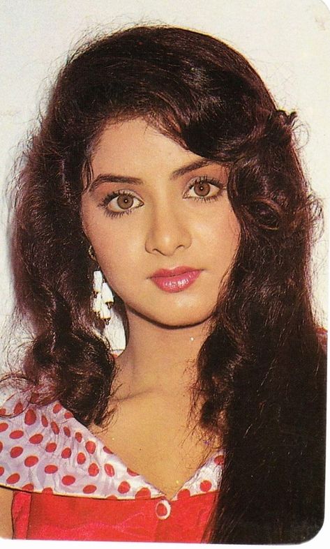 Divya Bharti Hd Photo, Shobitha Dhulipala, Divya Bharti, Bollywood Pictures, Retro Bollywood, Vintage Bollywood, Celebrity Beauty, Indian Actress Hot Pics, Bollywood Stars