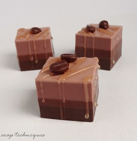 Soap Making Tutorials, Caramel Mousse, Mp Soap, Dessert Soap, Handmade Soap Recipes, Cold Process Soap Recipes, Swirl Soap, Cupcake Soap, Coffee Soap