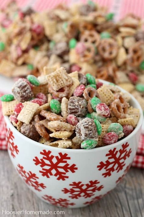 Chex Mix Recipes Christmas, Christmas Crunch, Cereal Mix, Yummy Christmas Treats, Holiday Dishes, Chex Mix Recipes, Christmas Food Gifts, Christmas Foods, Holiday Goodies