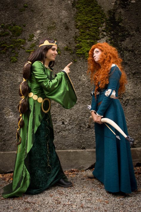 Mother And Daughter Halloween Costumes, Elinor Brave, Prenses Merida, Mother Daughter Halloween Costumes, Mother Daughter Costumes, Queen Elinor, I Am The Queen, Disney Princess Cosplay, Lucca Comics