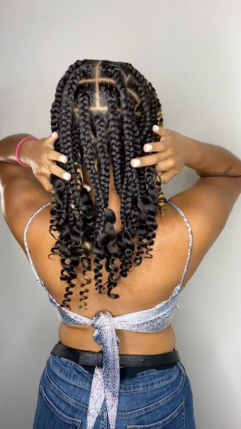 Medium Cornrows Braids To The Back, Big Block Braids Hairstyles, Short Jumbo Boho Knotless Braids, Knotted Box Braids Hairstyles, Knotless Large Braids With Curls, Large Knotless Braids Hairstyles With Curls, Large Braid Hairstyles, Large Box Braids With Curls, Big Box Braids With Curly Ends