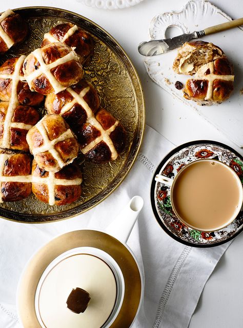 Hot cross buns Hot Cross Buns Recipe, Hot Cross Bun, Easter Baking, Hot Cross Buns, Cross Buns, Bun Recipe, Sweet Roll, Easter Recipes, Bagels