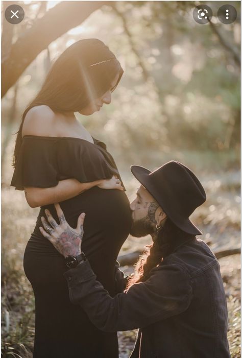 Fall Maternity Shoot, Maternity Photography Fall, Fall Maternity Pictures, Baby Bump Photoshoot, Fall Maternity Photos, Maternity Photography Poses Outdoors, Baby Announcement Photoshoot, Cute Pregnancy Pictures, Maternity Photography Poses Couple