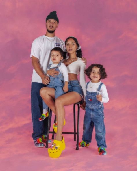 2000 Photoshoot, Mommy Daughter Photography, 90s Couples, 2000s Photoshoot, Y2k Photoshoot, Instagram Mom, Family Photoshoot Outfits, Black Relationship Goals, Photoshoot Themes