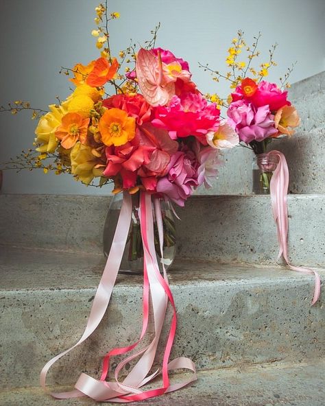 Boutique Flowers, Flower Arrangements Bouquets, Orange And Pink Wedding, Sunset Colours, Bright Wedding Colors, Bright Wedding Flowers, Orange Bouquets, Ombre Wedding, Flower Installation