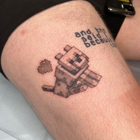 Minecraft tats always & forever ✨💕 Creeper Tattoo Minecraft, Minecraft Tattoo Ideas, Video Game Tattoo Ideas, Milwaukee Tattoo, Maze Tattoo, Minecraft Tattoo, Pixel Tattoo, Fandom Tattoos, Cartoon Tattoo Ideas