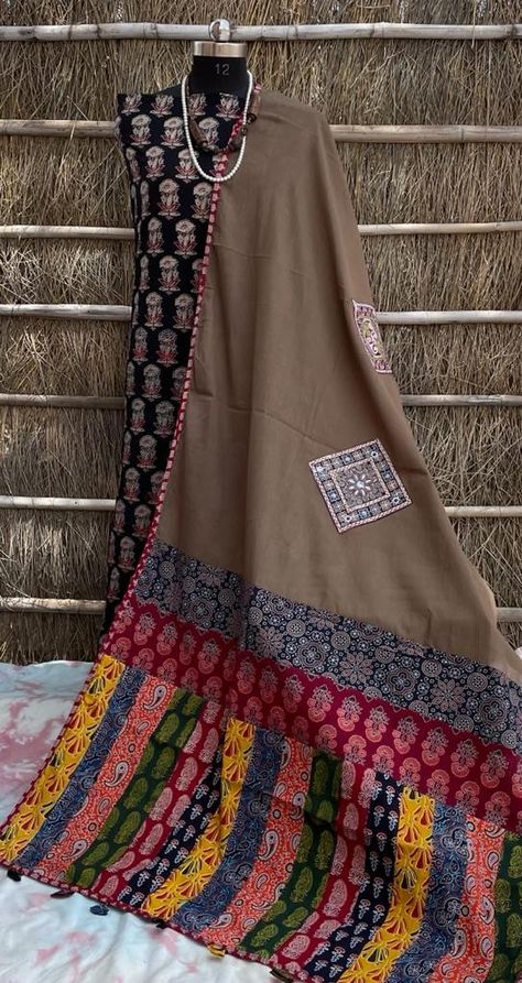 Patchwork Dupatta Cotton, Patch Work Saree Designs, Patch Work Dupatta Designs, Patch Work Kurti Design, Patch Work Dupatta, Patchwork Dupatta, Applique Saree, Duppattas Designs Ideas, Dandiya Dress