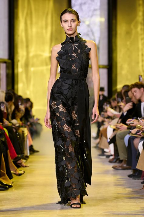 Elie Saab Fall 2023, Fall 2023 Ready To Wear, Ellie Saab, Elie Saab Fall, Boutique Couture, 2023 Ready To Wear, Designer Evening Dresses, Halter Maxi Dresses, Fall 2023