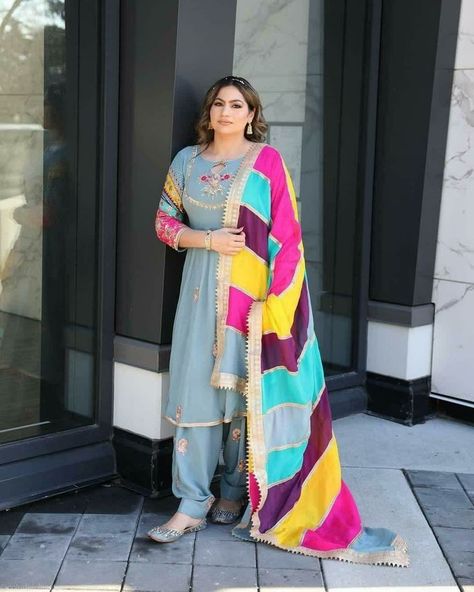 Latest Indian Suits, Latest Dupatta Designs, Frock Salwar, Dupatta Designs Ideas, Suit Patiala, Latest Punjabi Suits, Suit Punjabi, Patiala Suit Designs, Punjabi Suits Designer Boutique