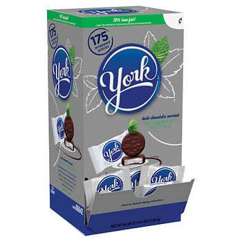 York Dark Chocolate Peppermint Patties, 84 oz, 175-count York Peppermint Patties, Chocolate Candy Brands, Supermarket Food, Peppermint Treats, York Peppermint Patty, Banana Smoothie Healthy, Peppermint Patty, Edible Crafts, Smoothie Healthy