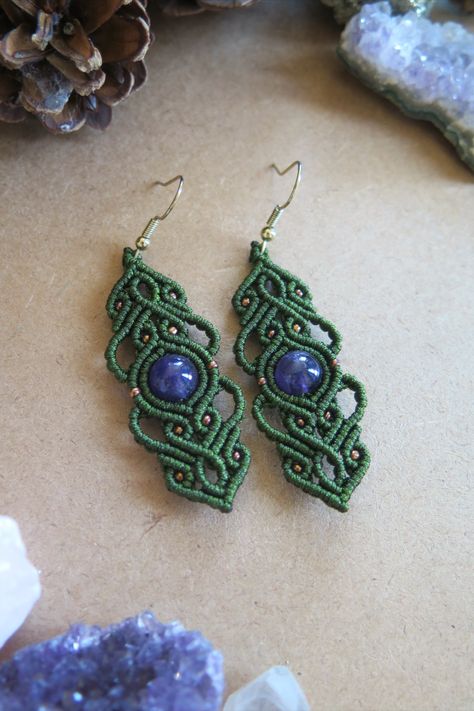 Learn how to make these cute macrame amethyst earrings with my newest youtube tutorial! Macrame Earring Tutorial, Micro Macrame Earrings Tutorial, Diy Macrame Necklace Tutorial, Diy Macrame Necklace, Macrame Videos, Micro Macrame Earrings, Macrame Earrings Tutorial, Cute Macrame, Macrame Gemstone