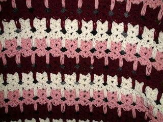 Cats on a Fence crochet tutorial http://www.crochetgeek.com/2009/04/abstract-crochet-cats.html?m=1 Crochet Cat Stitch, Cat Stitch, Kat Haken, Crochet Cats, Crochet Geek, Crochet Cat Pattern, Bonnet Crochet, Haken Baby, Crochet Instructions