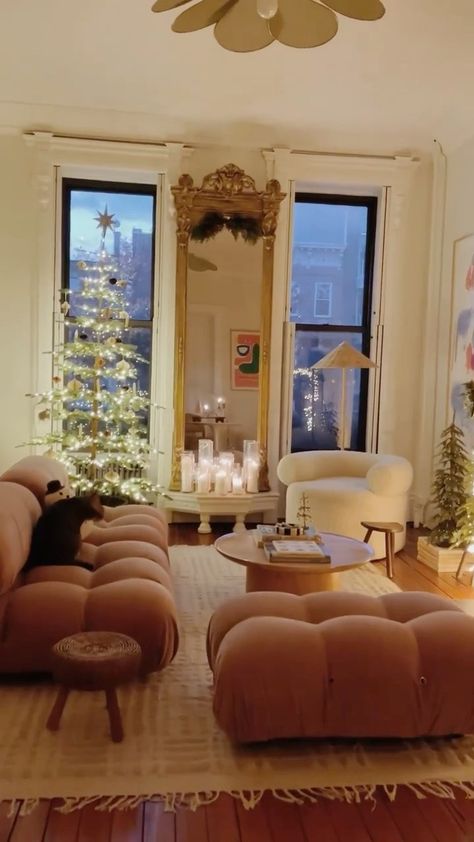 mydomaine on Instagram: Cozy cozy. (Via @reserve_home) #MyDomaine Interior Design Living Room Minimalist, Art Gallery Interior Design, Minimalist Art Deco, Yellow Wall Decor, Wall Decoration Ideas, Christmas Apartment, Art Deco Interior Design, Apartment Chic, Apartment Aesthetic