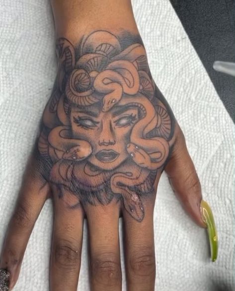 Tattoos Abstract, Tattoos Japanese, Tattoos Watercolor, Arm Sleeve Tattoos For Women, Tattoos Traditional, Abstract Tattoos, Medusa Tattoo Design, Maori Tattoos, Hand Tattoos For Girls