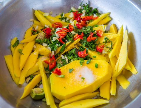 What is Trinidad Chow and how to make it? Mango Chow, Trinidadian Recipes, Trini Food, Caribbean Cuisine, Island Food, Caribbean Recipes, Fresh Fruits, Chow Chow, Food Printables