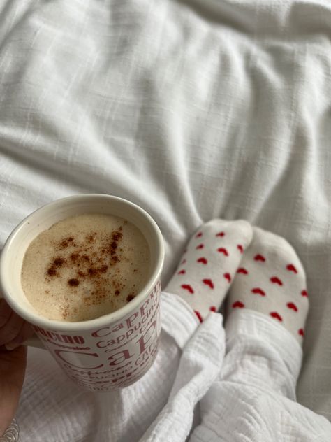 Cute Cozy Aesthetic, Cozy Inspo Pics, Cozy Girlfriend Aesthetic, Warm Girl Aesthetic, Cozy Pfp, Coffee Winter, Cozy Afternoon, Cozy Photos, Cozy Instagram Pictures