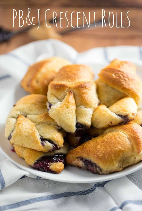 Jelly Roll Recipe, Jelly Rolls Recipe, Butter Roll Recipe, Butter Roll, Peanut Butter Roll, Food Shapes, Crescent Roll Recipes, Peanut Butter Jelly, Roll Recipe