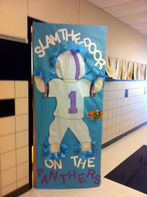 30 Super Bowl Party & Decoration Ideas Homecoming Door Decorations, Homecoming Decorations Hallway, Locker Room Decorations, Football Locker Decorations, Door Decorating Ideas, Superbowl Party Decorations, Homecoming Decorations, Homecoming Spirit Week, Contest Ideas