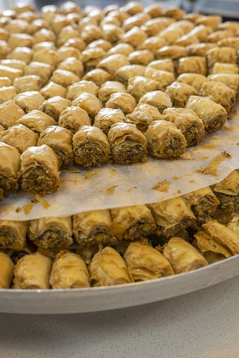 khalil pistachio baklava kool wa shkor Pistachio Baklava Recipe, Kataifi Pastry, Sweet Lunch, Pistachio Baklava, Baked Ricotta, Baklava Recipe, Armenian Recipes, Fun Baking, Be Thankful