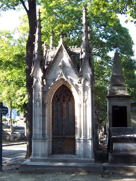 Parisian Tomb Paris Cemeteries, Epic Architecture, Cemetery Photography, Goth Architecture, Royal Doors, Neo Gothic Architecture, Cemeteries Photography, Gothic Theme, Underground City