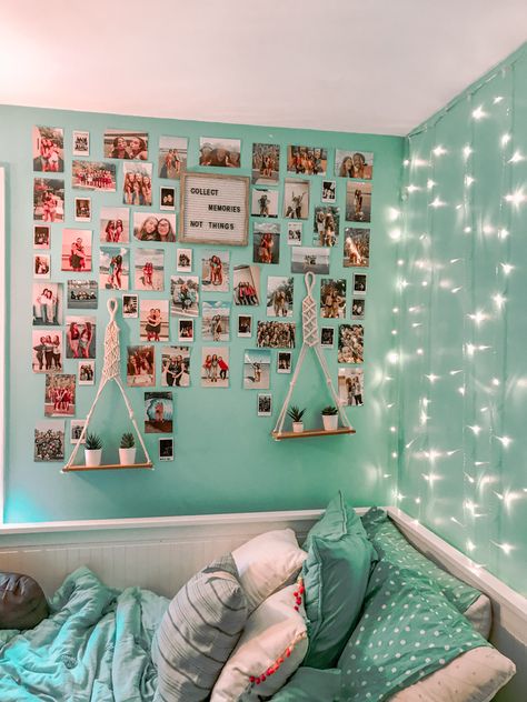 Teal Aesthetic Bedroom Ideas, Turquoise Bedroom Decor Ideas, Preppy Room With Teal Walls, Summer Bedroom Ideas Beach Themes, Teal Ocean Bedroom, Room Ideas Teal Walls, Teal Walls Bedroom Aesthetic, Room Ideas Aesthetic Teal Walls, Beach Aesthetic Bedroom Decor