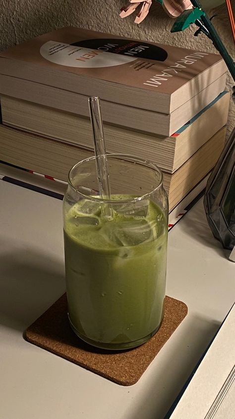 Macha Aesthetic, Green Drink, Matcha Drink, Iced Matcha Latte, Detox Water Recipes, Iced Matcha, Healthy Food Motivation, Think Food, Healthy Lifestyle Inspiration