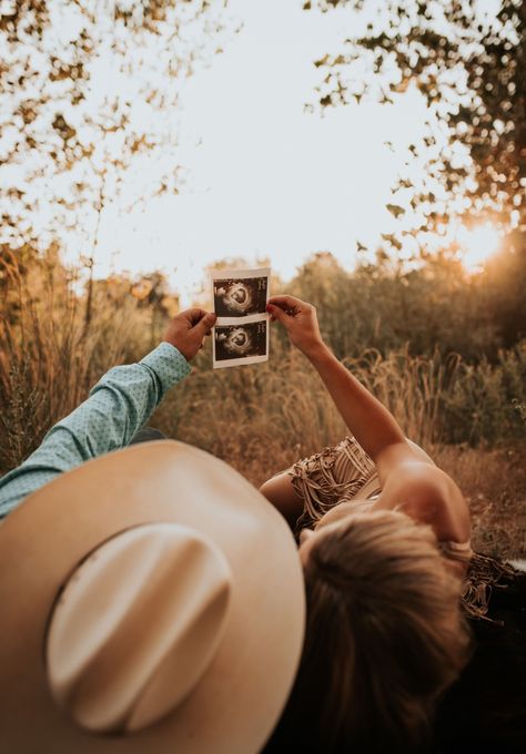 Maternity Photography Rustic, New To The Herd Announcement, Tractor Maternity Pictures, Baby Announcements Photoshoot, Sunflower Field Pregnancy Announcement, Country Baby Announcing Ideas, Family Announcement Pregnancy, Maternity Photo Shoot Ideas Western, Winter Western Maternity Pictures