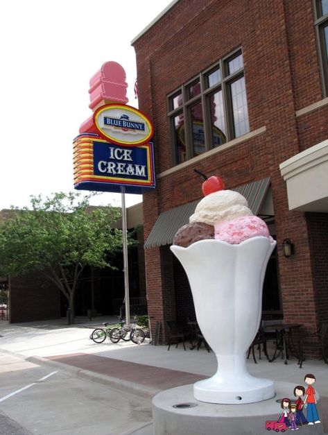 Midwest Family Vacations, Blue Bunny Ice Cream, Iowa Road Trip, Ice Cream Factory, Iowa Travel, Tom Robbins, Ice Cream Day, Midwest Travel, Ice Cream Parlor