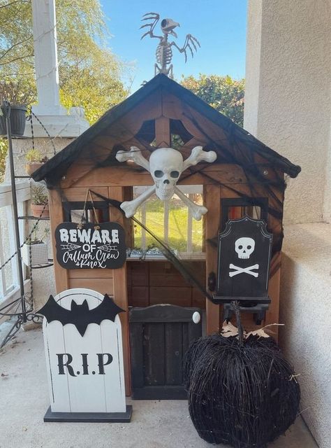 21+ ADORABLE KIDS HALLOWEEN OUTDOOR PLAYHOUSE DECOR IDEAS — ASHLINA KAPOSTA Halloween Kids Playhouse, Halloween Playhouse, Barista Station, Painted Playhouse, Haunted House For Kids, Playhouse Decor, Playhouse Ideas, Halloween City, Outdoor Playhouse