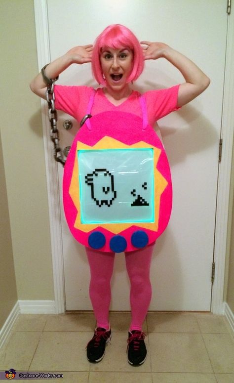 Tamagotchi DIY Costume 90s Fancy Dress, Creative Halloween Costumes Diy, 90s Halloween Costumes, 90s Halloween, Diy Halloween Costumes For Women, Homemade Halloween Costumes, Diy Xmas Gifts, Diy Halloween Costume, Homemade Costumes