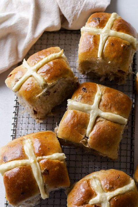 Easy Hot Cross Buns Recipe, Easy Hot Cross Buns, Hot Cross Buns Recipe Easy, Sourdough Buns, Buns Homemade, Homemade Crescent Rolls, Cross Buns Recipe, Sticky Buns Recipes, Hot Cross Buns Recipe