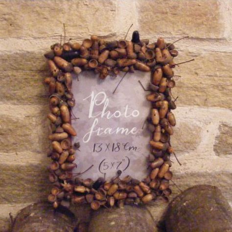 Homemade Photo Frames, Autumn Diy Crafts, Simple Fall Crafts, Pinecone Art, Acorn Art, Acorn Jewelry, Acorn Decorations, Autumn Diy, Cheap Christmas Diy