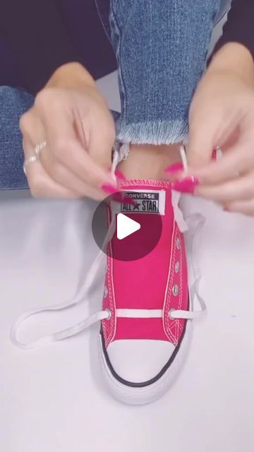 Shoe Tying Trick, Shoelace Patterns, Converse Star, Shoes Hack, Shoe Lace Tying Techniques, Green Converse, Simple Shoes, Summer Dresses For Wedding Guest, Party Heels