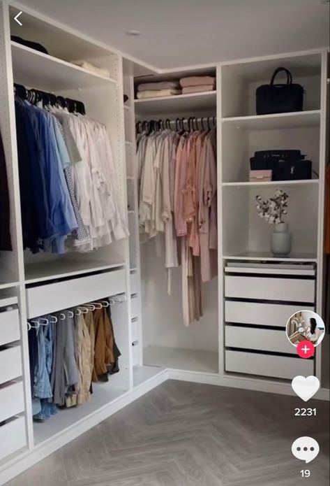 Ikea Closets Ideas, Dressing Room Corner, Corner Dressing Room, U Shaped Closet, Mini Walk In Closet Ideas Small Spaces, Dress Room Ideas, Corner Closet Ideas, Dressing Angle, Pax Corner Wardrobe