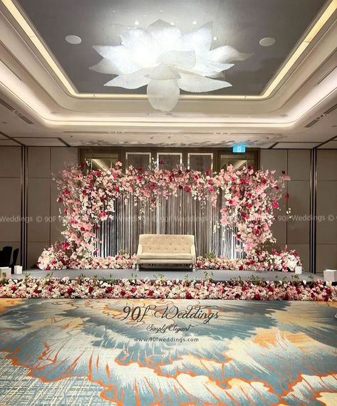 Banquet Hall Decoration For Engagement, Simple Stage Backdrop, Banquet Hall Decorations Wedding, Indoor Stage Decorations Wedding, Shadi Background, Indian Engagement Decorations, Ring Ceremony Stage Decoration, Reception Stage Decoration Indian Indoor, Sangeet Decoration Night Indoor