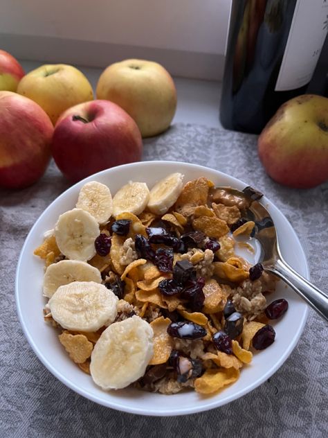 healthy meal it girl Cereal With Fruit, Delicious Healthy Breakfast Recipes, Delicious Healthy Breakfast, Fiber Cereal, Healthy Cereal Breakfast, Fruit Cereal, Fruit Chocolate, Healthy Cereal, Fruit Breakfast