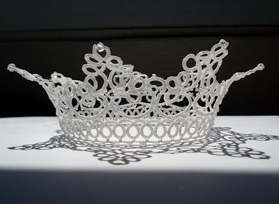 hand-tatted lace crown with crystals Heart Needlework, Needlework Ideas, Lace Crown, Lace Crowns, Crown Pattern, Tatting Jewelry, Craft Christmas, Fiber Jewelry, Bobbin Lace