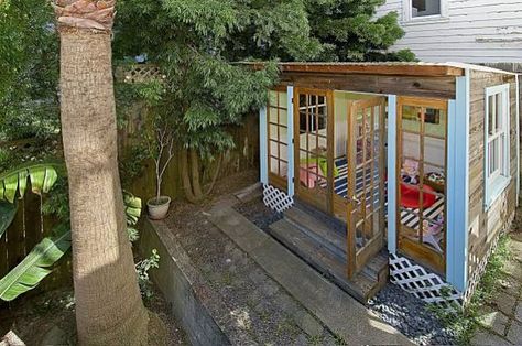 A detached art studio in the rear yard could also function as a children’s playhouse, office or yoga retreat. Photo: OpenHomesPhotography.com / SF Backyard Yoga Studio, Outdoor Yoga Space, Detached Office, Backyard Yoga, Cabin Patio, Diy She Shed, Backyard Art Studio, Backyard Art, Wall Table Decor