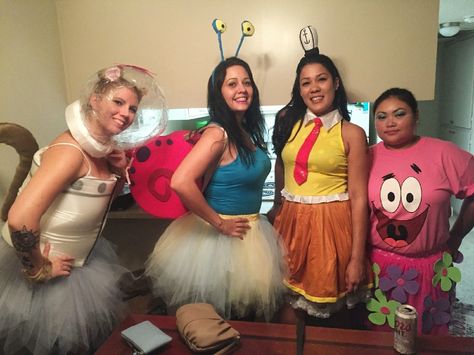 Spongebob group costume #spongebob #diy #halloween Spongebob Halloween Costumes Group, Spongebob Costumes Group, Spongebob Group Costumes, Spongebob Outfit Ideas, Diy Spongebob Costume, Gary Costume, Spongebob Diy, Spongebob Outfit, Spongebob Costume