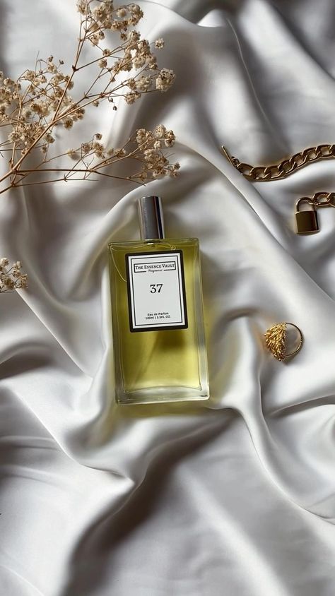 Perfume Flatlay Photography, Photography Perfume Ideas, Satin Product Photography, Ugc Content Perfume, Perfume Product Photography Ideas, Fragrance Flatlay, Parfum Photography Ideas, Perfume Content Ideas, Perfume Photography Creative