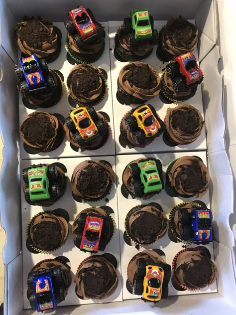 Monster Truck Number Cake, Homemade Monster Truck Cake, Smash And Crash Monster Truck, Monster Jam Cupcake Cake, Monster Truck Birthday Party Cake, Cupcake Monster Truck, Monster Jam Cupcakes Ideas, Dinosaur Monster Truck Cake, Monster Jam Birthday Cupcakes