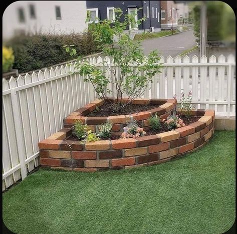 Landscaping Backyard, Front Garden Design, Front Yard Design, Front Yard Garden Design, Garden Design Layout, Garden Decor Projects, Patio Backyard, Garden Design Plans, Diy Backyard Landscaping