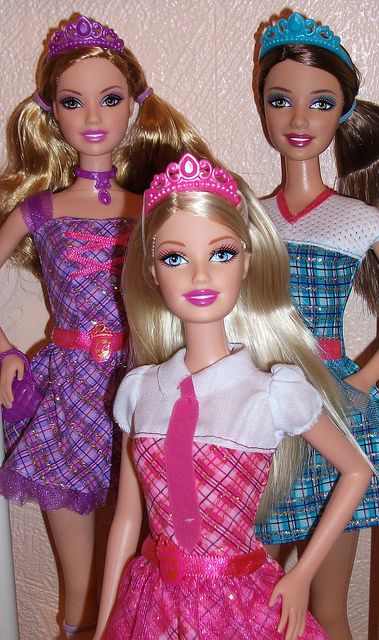 Barbie Charm School Delancey, Blair & Hadley by paddingtonrose, via Flickr Barbie Dolls Outfits, Doll Dress Design, Barbie Charm School, Princess Personality, School Barbie, Paper Dolls Dress, Barbies Dolls, Princess Charm School, Barbie 2000