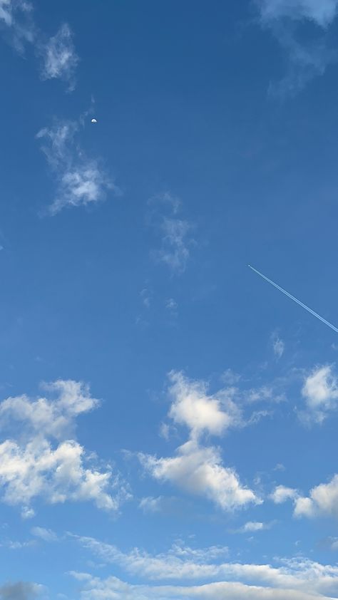 Early Morning Photos, Morning Moon Sky, Early Morning Snaps, Morning Sky Snap, Morning Clouds Sky, Morning Sky Aesthetic, Sky Snap, Moon Morning, Fake Aesthetic