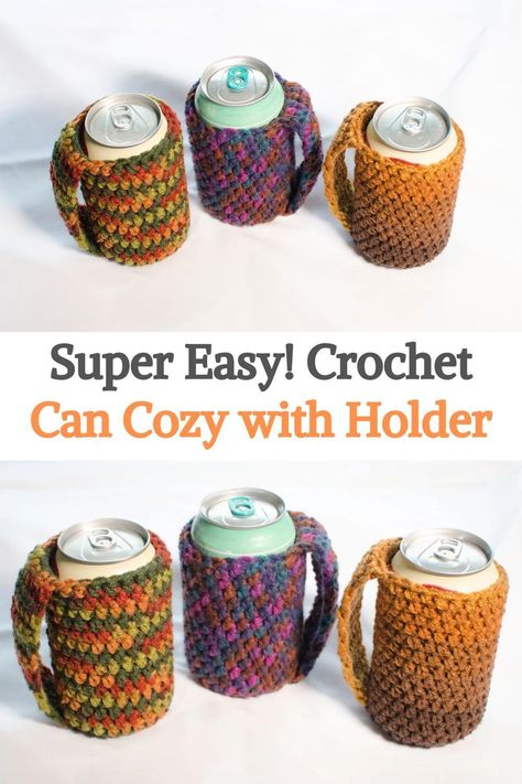 Learn how to make your own crochet cozy can with this easy-to-follow tutorial. All skill levels are welcome, no matter if you are a beginner or an advanced crocheter.It is very easy and it also has a handle to keep your cans cold and also take them wherever you want.For this project you will need to know some basic stitches, you will start at the bottom with a slip knot working on some chain stitches, then a slip stitch, so with that you will see that completing the entire can is easy peasy! Crochet Cozy With Handle, Crochet White Claw Koozie, Crochet Cup Cozy Hand Warmer, Coffee Mug Koozie Crochet, Crochet Coozie Coffee, Crochet Can Cozy With Handle, Beer Can Cozy Crochet Free Pattern, Cup Koozies Crochet, Useful Crochet Projects For Men