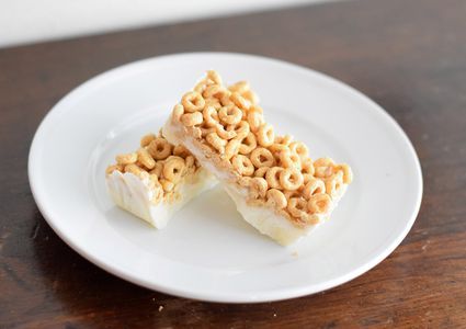 Healthy Milk and Cereal Breakfast Bars Recipe Milk And Cereal Bars, Breakfast Bar Recipe, Milk And Cereal, Bars Recipes Healthy, Cereal Bars Recipes, Cereal Breakfast, Breakfast Bars Recipe, Low Carb Protein Bars, Healthy Milk